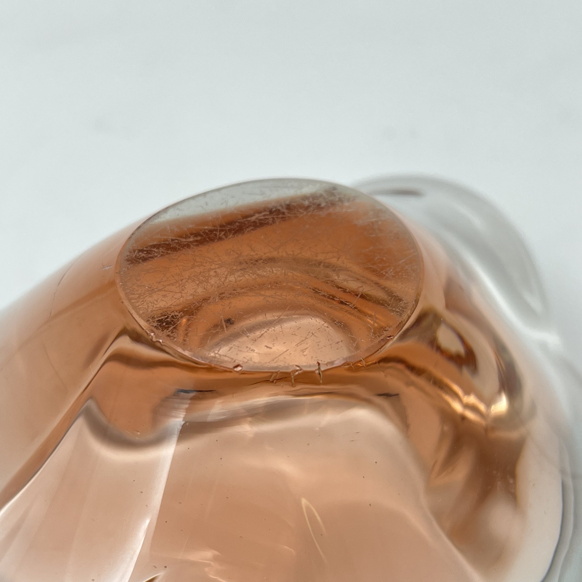 Пепельница оригинальной формы розоватого оттенка, стекло, Чехословакия, 1970-1990 гг.