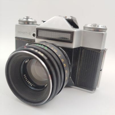 Фотоаппарат "Зенит-Е" с объективом "Гелиос 44-2" в оригинальном кофере, металл, кожа, стекло, Белорусское оптико-механическое объединение (БелОМО), СССР, 1978 г.