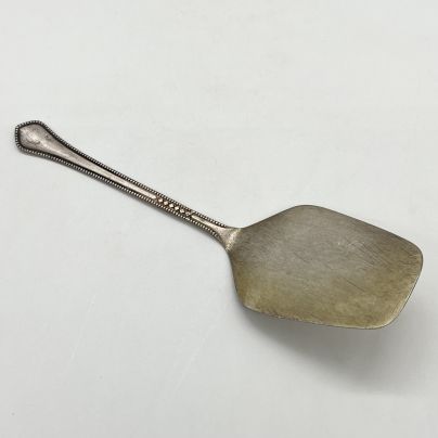 Лопатка сервировочная с геометрическим декором, мНЦ (медь-никель-цинк), Таллинский ювелирный завод, СССР, 1960-1990 гг.