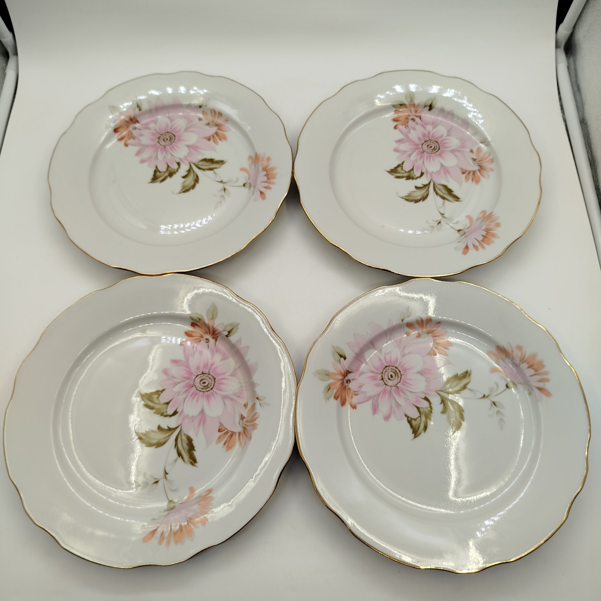 Набор из шести столовых тарелок с цветочным декором, фарфор, деколь, золочение, Дулевский фарфоровый завод (Дулёво), СССР, 1991 г.