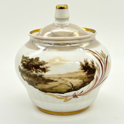 Сахарница, украшенная пейзажным декором, фарфор, деколь с подрисовкой, золочение, Дулевский фарфоровый завод (Дулёво)