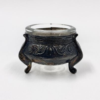 Солонка с растительным орнаментом, мельхиор (медь-никель), стекло, Мстерская художественная фабрика «Ювелир», СССР, 1960-1980 гг.