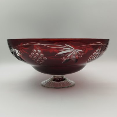 Ваза-фруктовница рубинового оттенка "Виноград", стекло, резьба, Дятьковский хрустальный завод, СССР, 1970-1990 гг.