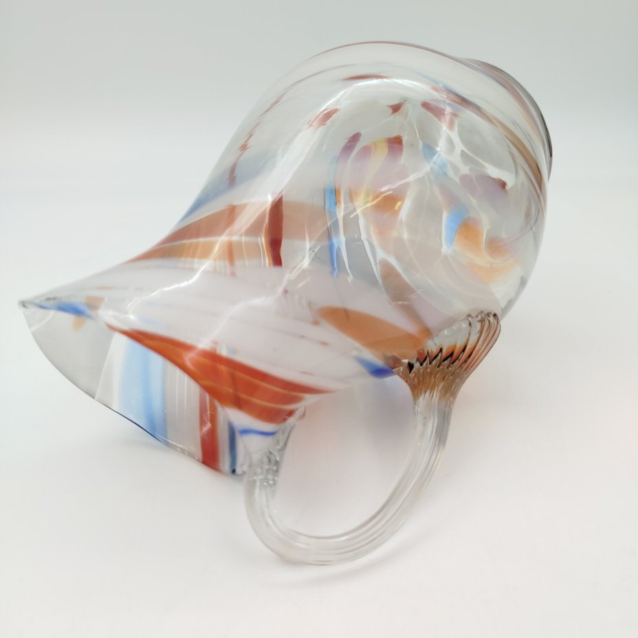 Кувшин с декором виде цветных полос