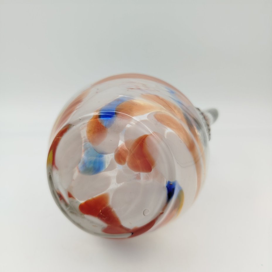 Кувшин с декором виде цветных полос