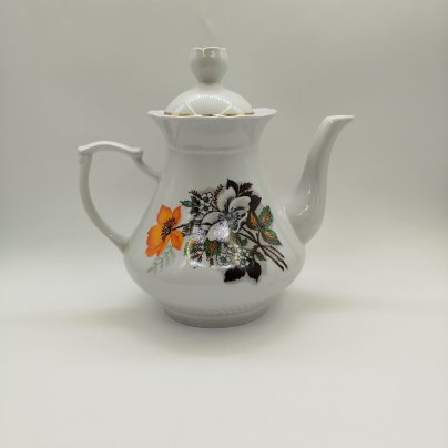 Чайник с растительным декором, фарфор, деколь, золочение, Краснодарский фарфорово-фаянсовый завод «Чайка», СССР, 1960-1992 гг.