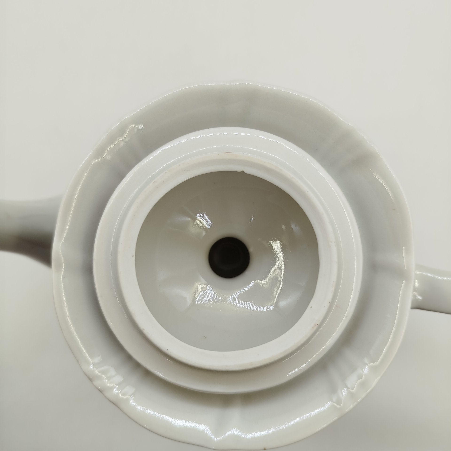 Чайник с растительным декором, фарфор, деколь, золочение, Краснодарский фарфорово-фаянсовый завод «Чайка», СССР, 1960-1992 гг.