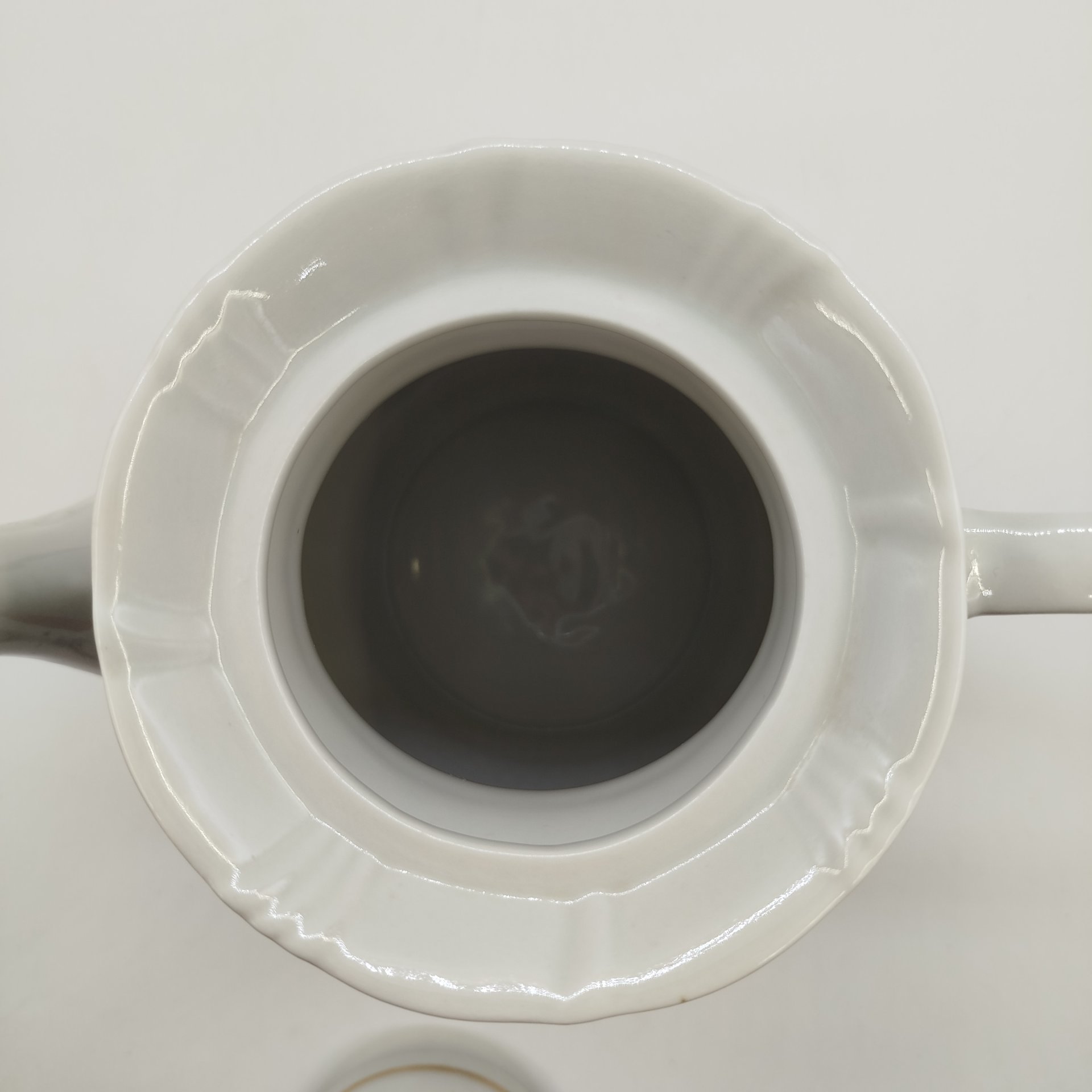 Чайник с растительным декором, фарфор, деколь, золочение, Краснодарский фарфорово-фаянсовый завод «Чайка», СССР, 1960-1992 гг.