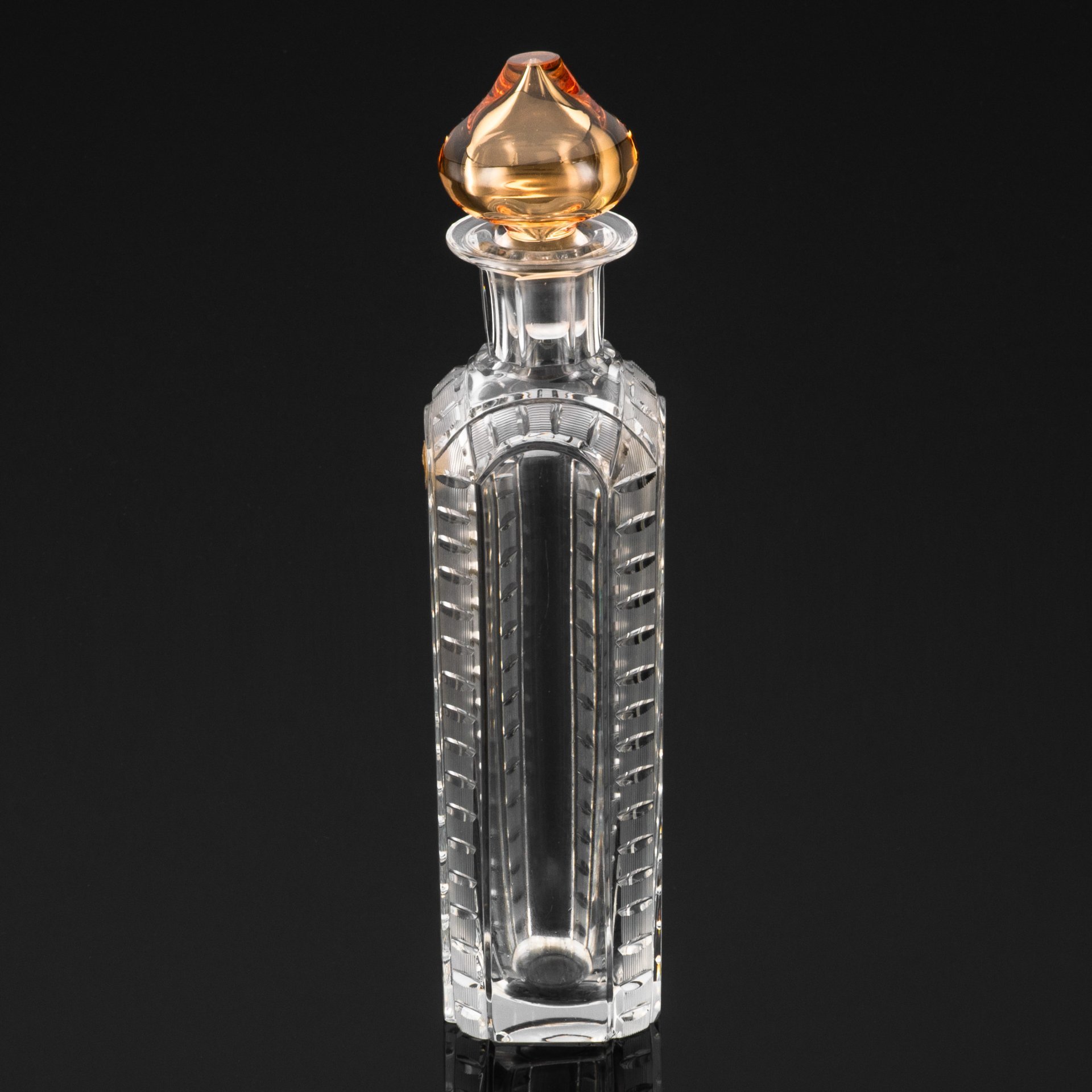 Графин "Колокольня", автор Е.В. Яновская, хрусталь, цветное стекло, алмазная грань, Ленинградский завод художественного стекла (ЛЗХС), СССР, 1960-1970 гг.