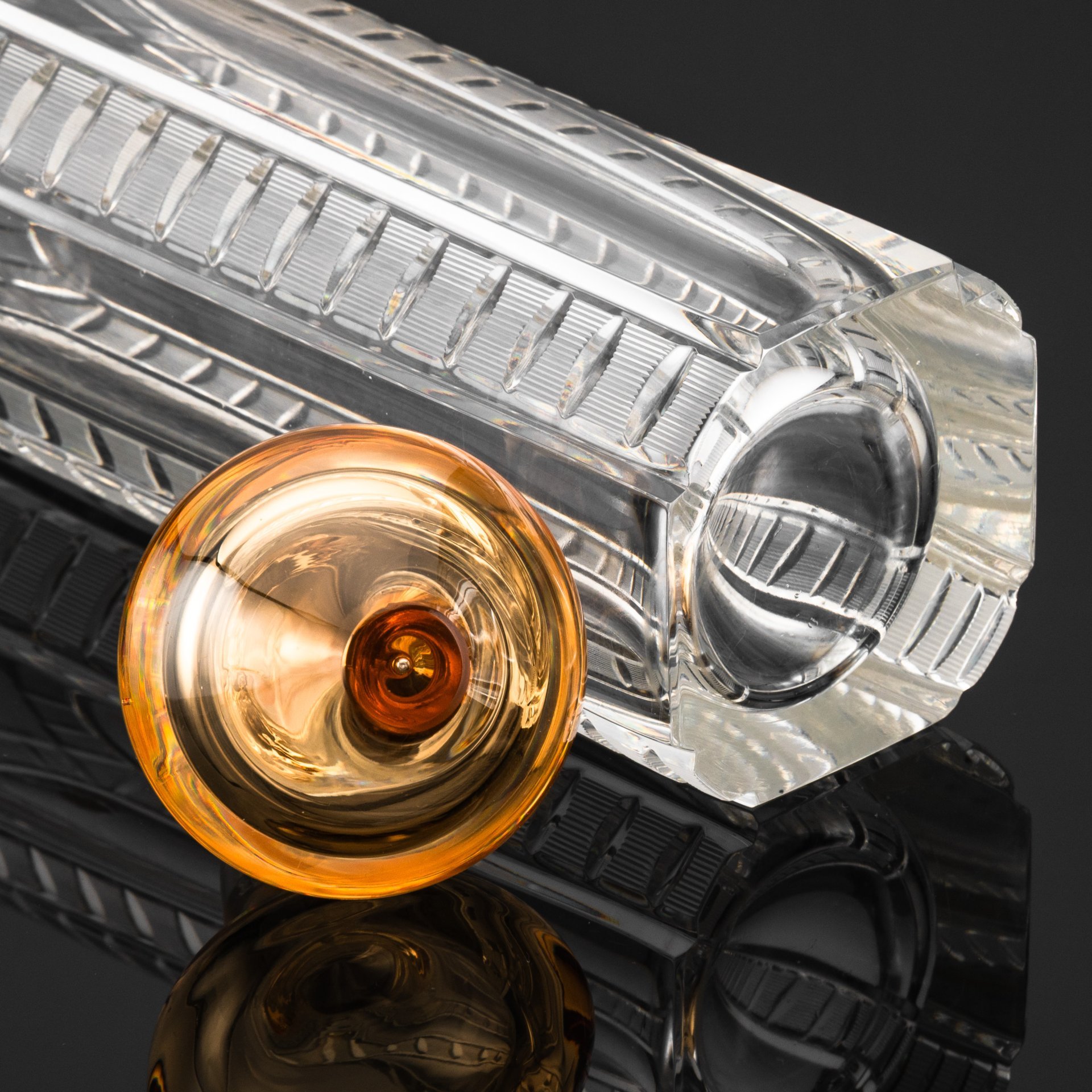 Графин "Колокольня", автор Е.В. Яновская, хрусталь, цветное стекло, алмазная грань, Ленинградский завод художественного стекла (ЛЗХС), СССР, 1960-1970 гг.