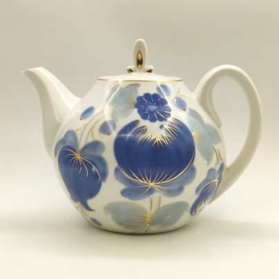 Доливной чайник, украшенный цветочным декором, фарфор, деколь с подрисовкой, золочение, Городницкий фарфоровый завод, СССР, 1970-1991 гг.
