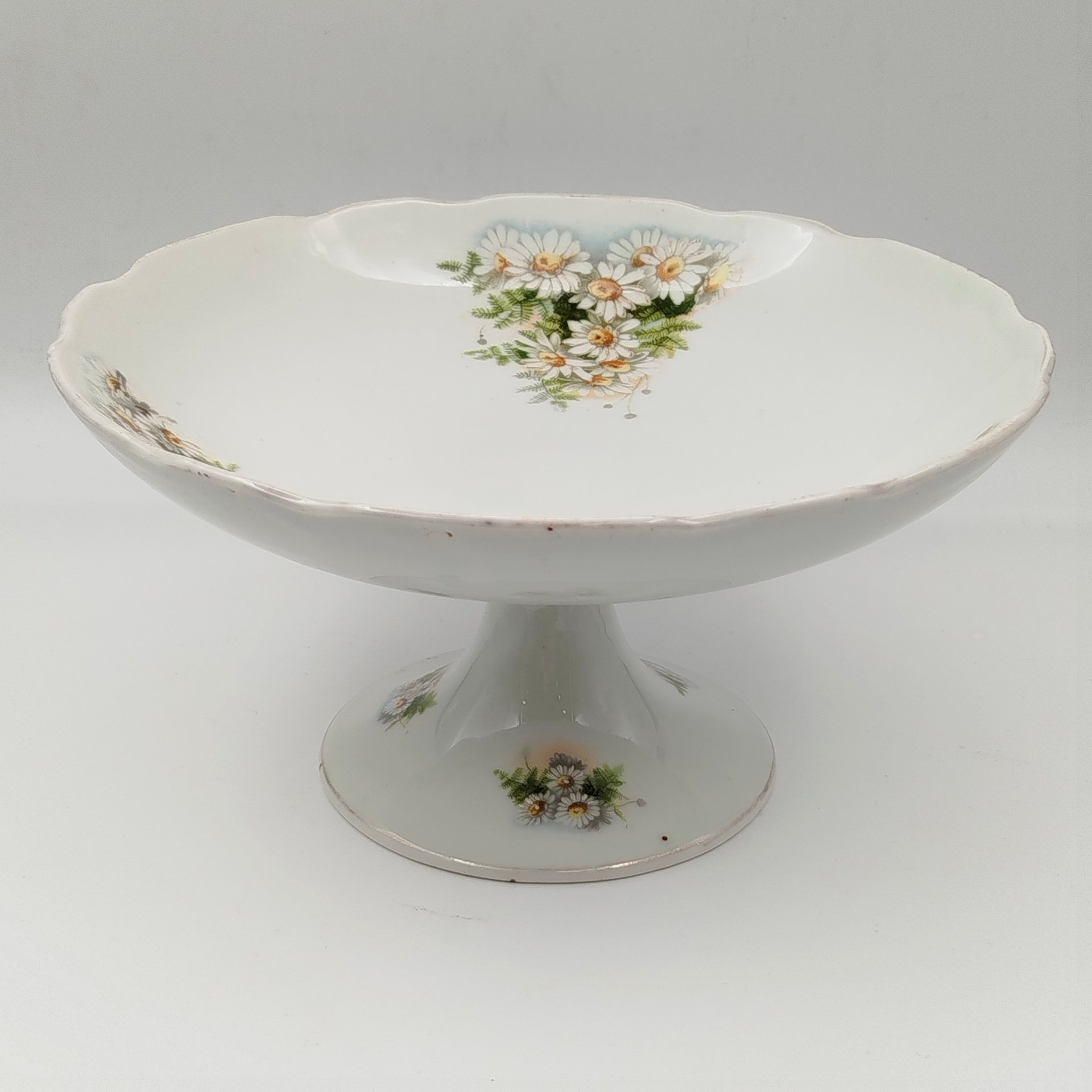 Фруктовница с декором в виде ромашек (экспортное клеймо), фарфор, деколь, Дулевский фарфоровый завод (Дулёво), СССР, 1926-1935 гг.