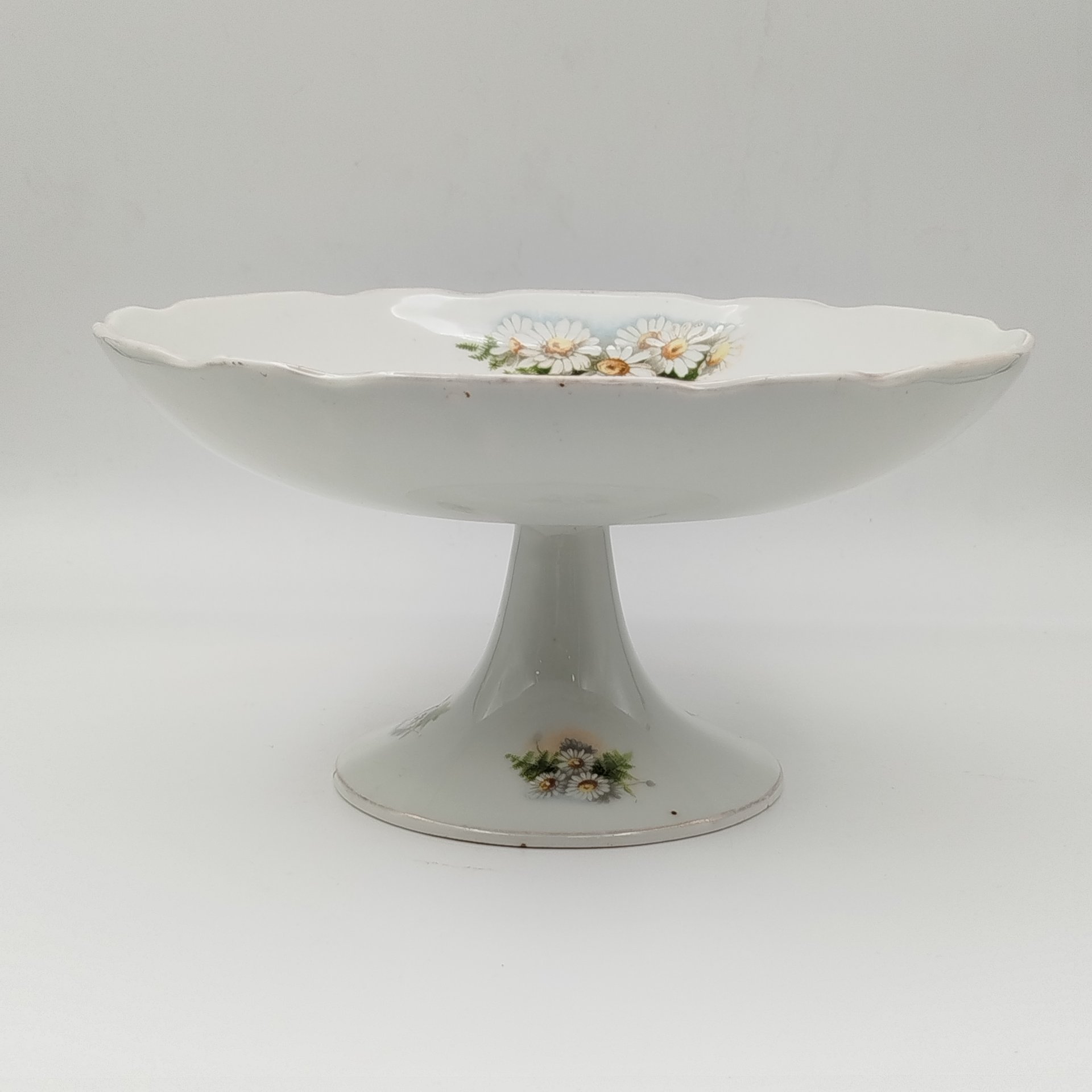 Фруктовница с декором в виде ромашек (экспортное клеймо), фарфор, деколь, Дулевский фарфоровый завод (Дулёво), СССР, 1926-1935 гг.