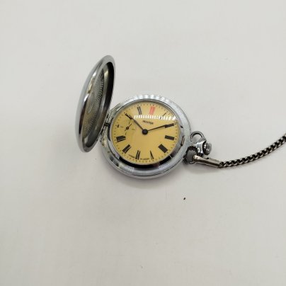 Карманные часы "Молния" с ажурным растительным декором, металл, стекло, Челябинский часовой завод «Молния», СССР, 1970-1980 гг.