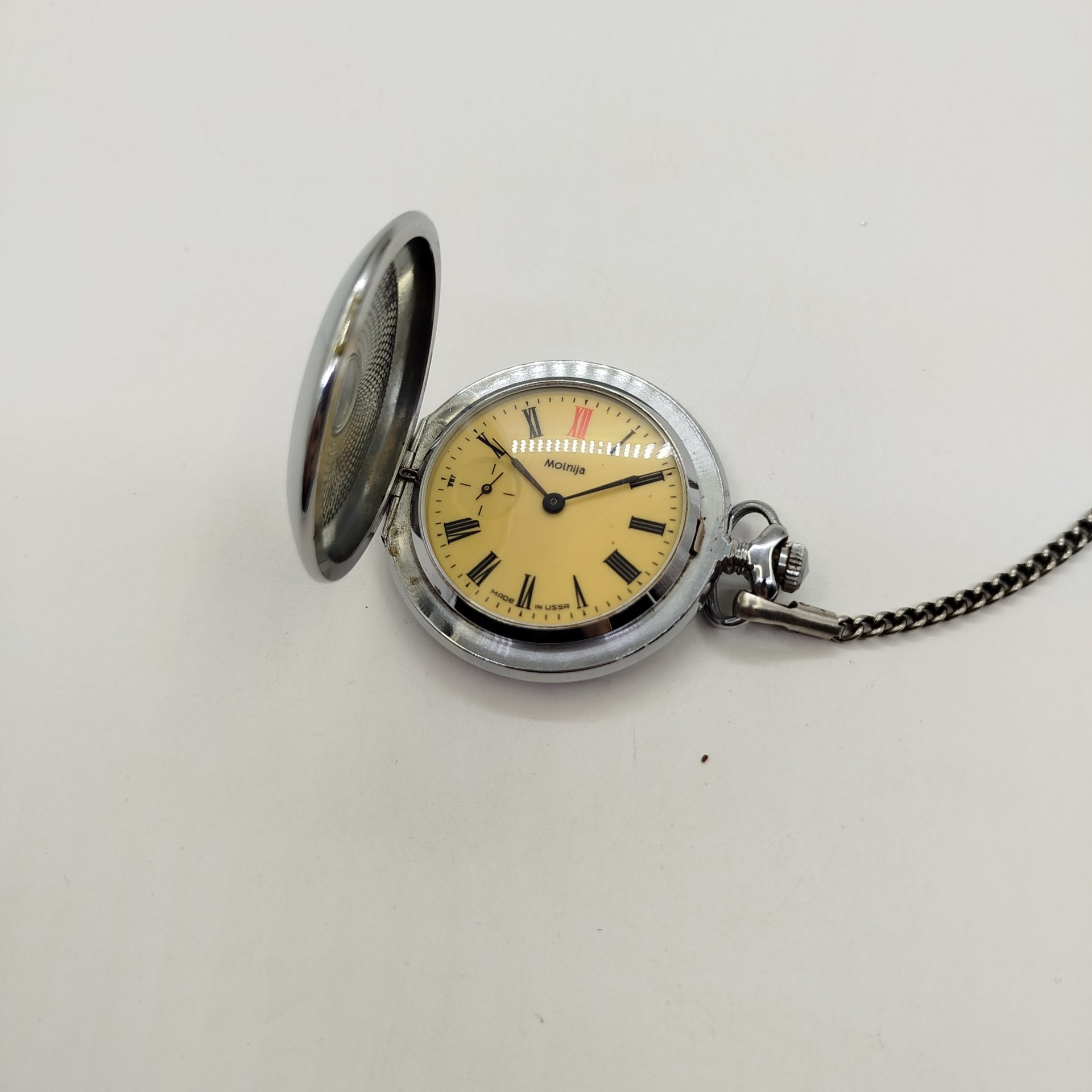 Карманные часы "Молния" с ажурным растительным декором, металл, стекло, Челябинский часовой завод «Молния», СССР, 1970-1980 гг.