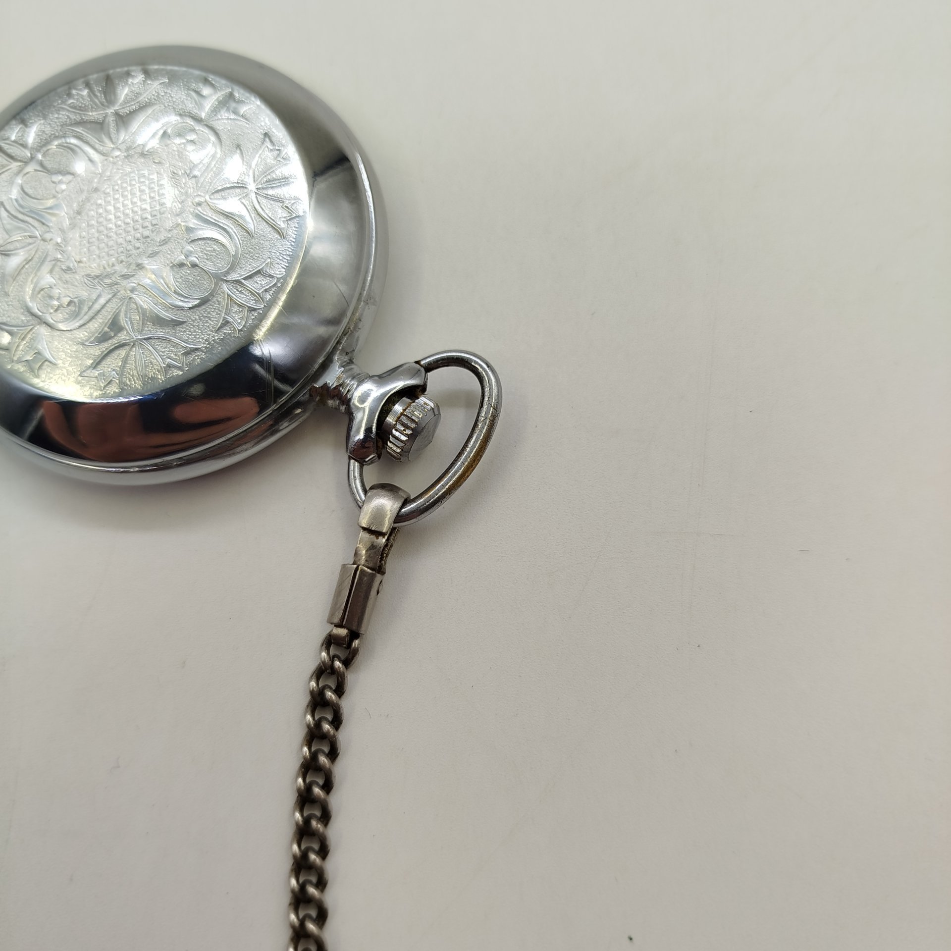 Карманные часы "Молния" с ажурным растительным декором, металл, стекло, Челябинский часовой завод «Молния», СССР, 1970-1980 гг.