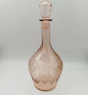 Штоф розоватого оттенка с геометрическим декором, стекло, СССР, 1960-1980 гг.