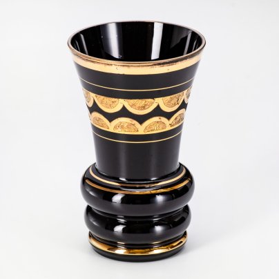 Ваза черного цвета в стиле Art Deco, украшенная золотым декором, автор Paul Heller, De Ruppel, Booms glass, хрусталь, травление, золочение, Бельгия, 1930-1950 гг.
