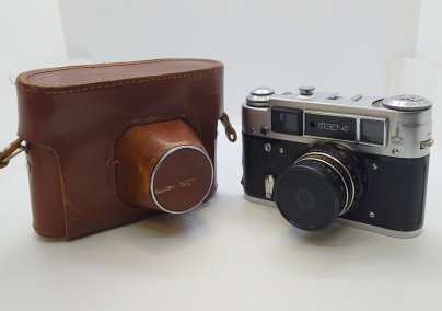 Фотоаппарат пленочный "ФЭД-4" с объективом "Индустар-61 Л/Д" в оригинальном кофре, металл, стекло, пластик, кожа, Харьковский машиностроительный завод им. Дзержинского (ФЭД)