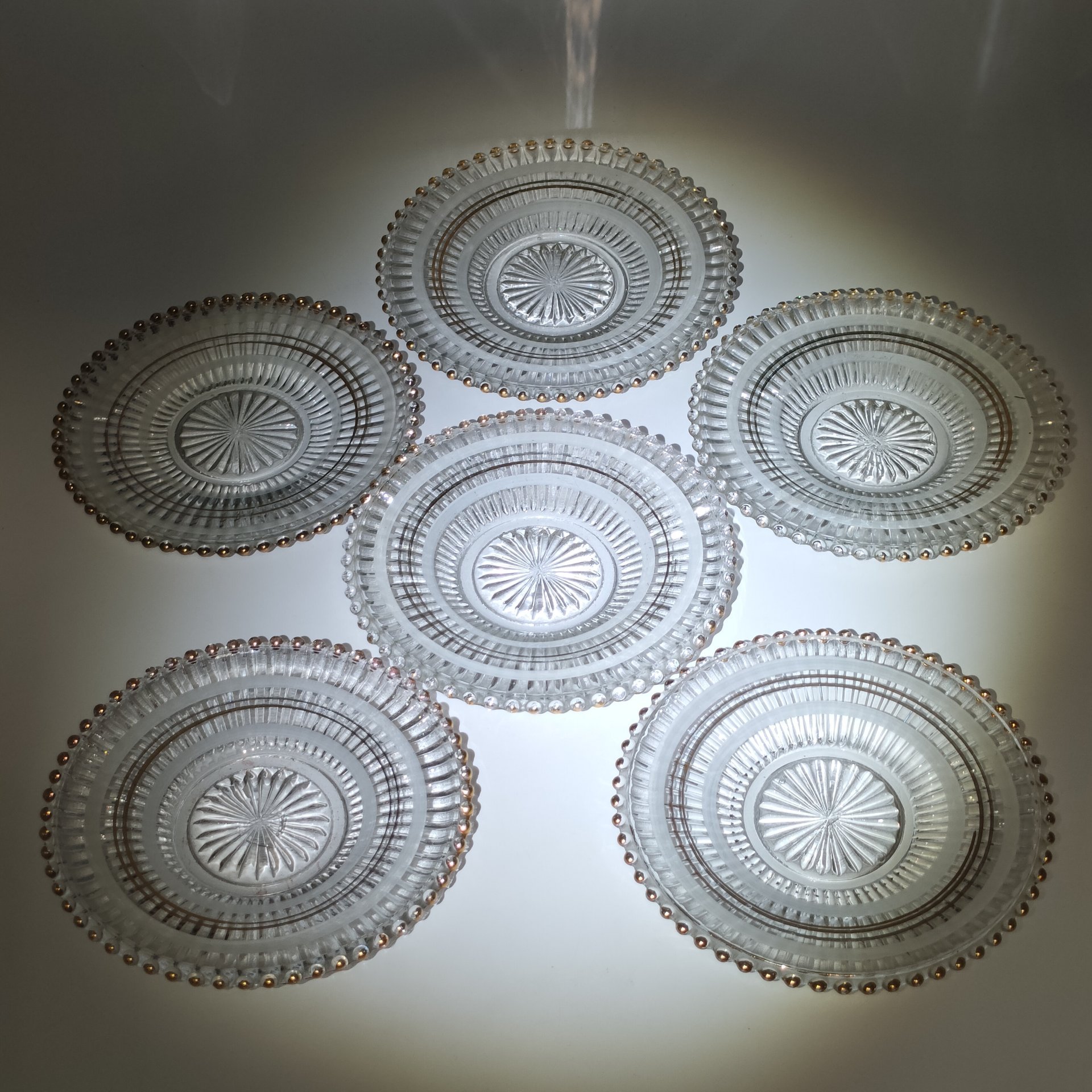 Набор из 6-ти блюдец с рифленой поверхностью, стекло, золочение, обводка, СССР, 1980-1990 гг.