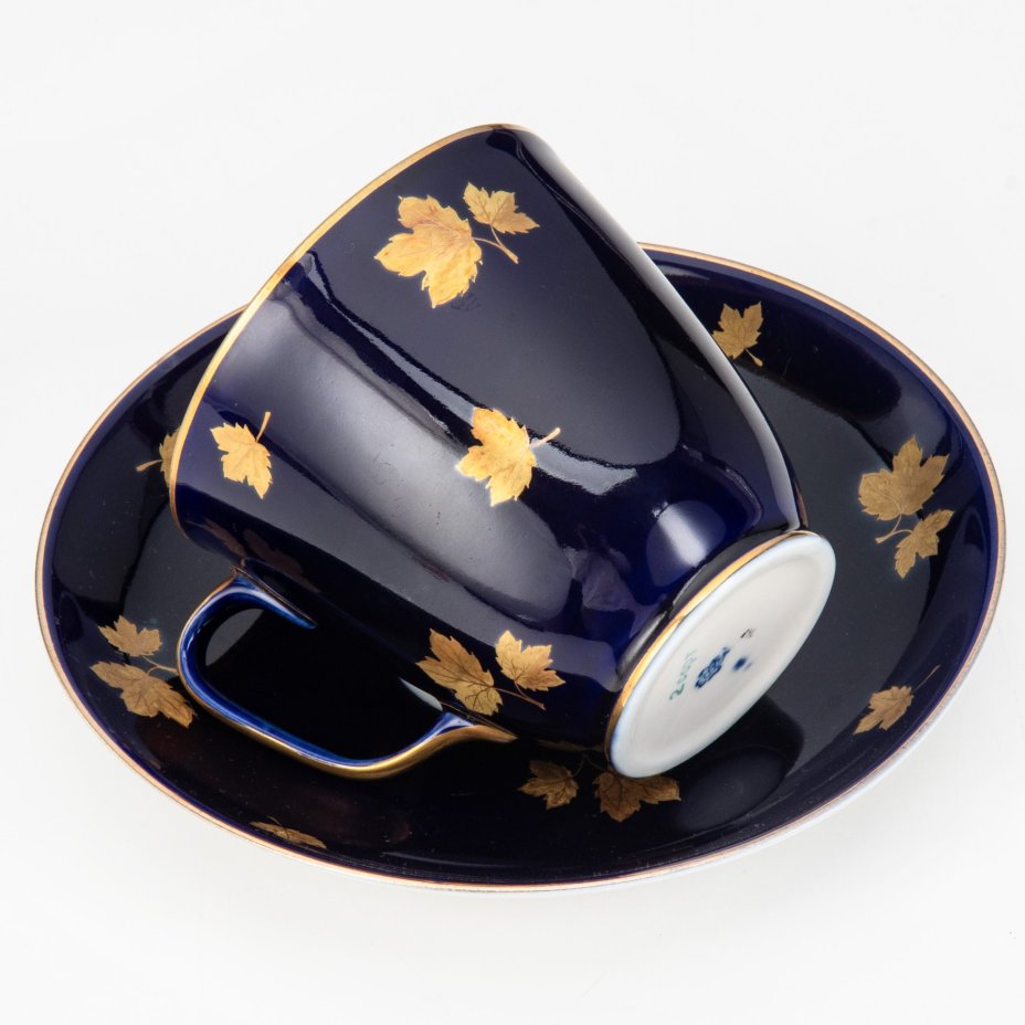 Пара чайная "Кленовая ветвь" ("Золотой клен"), автор рисунка Л.И. Лебединская, форма "Малый колокол", фарфор, крытье кобальтом, золочение, цировка, Ленинградский фарфоровый завод (ЛФЗ), СССР, 1950-1955 гг.