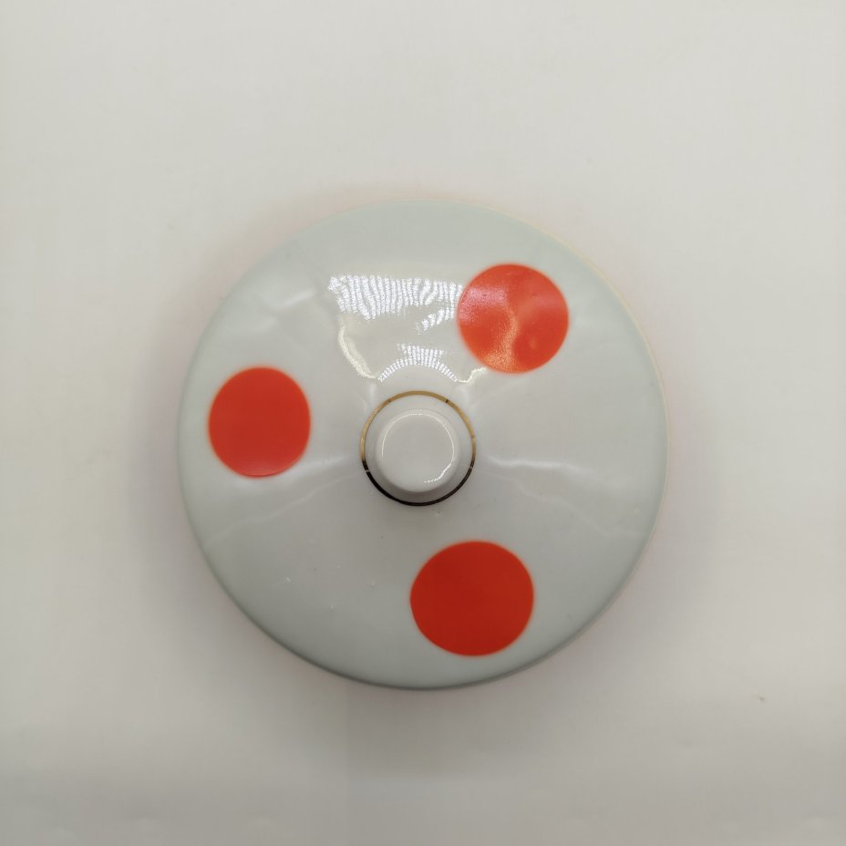 Масленка округлой формы с геометрическим декором, фарфор, деколь, золочение, крытье, Довбышский фарфоровый завод (Довбыш), СССР, 1957-1970 гг.