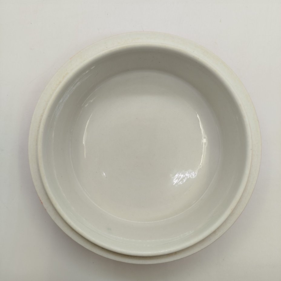 Масленка округлой формы с геометрическим декором, фарфор, деколь, золочение, крытье, Довбышский фарфоровый завод (Довбыш), СССР, 1957-1970 гг.