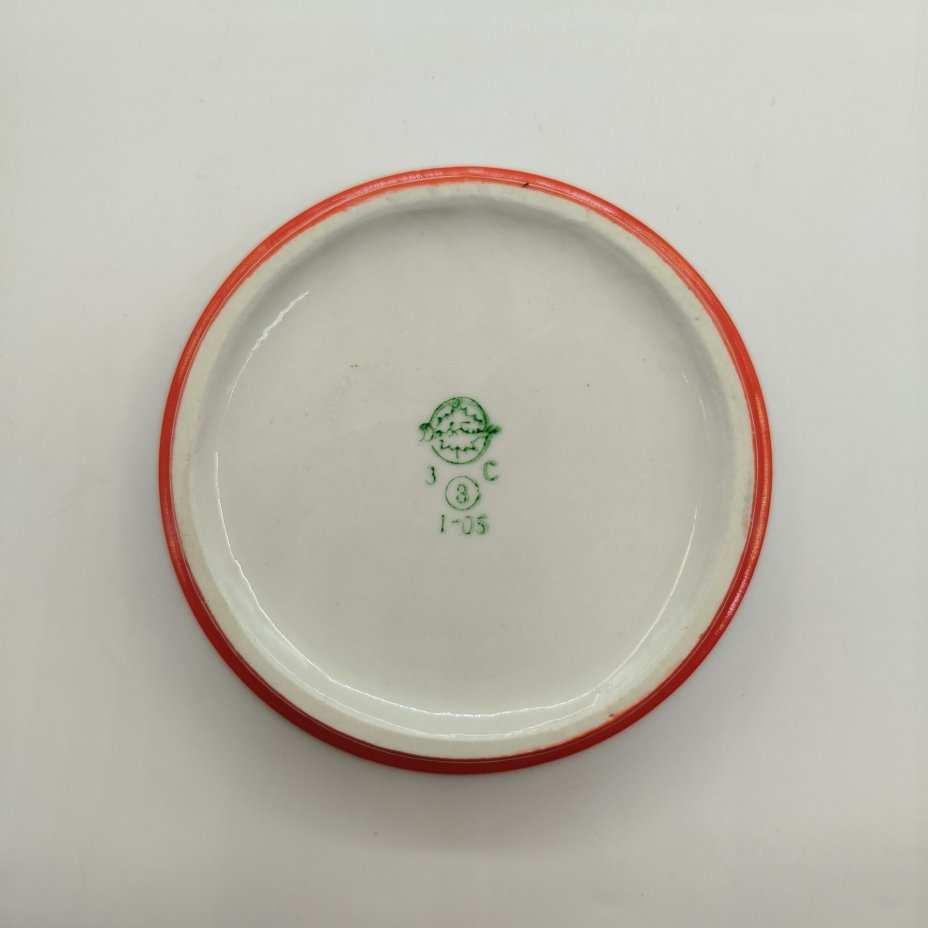 Масленка округлой формы с геометрическим декором, фарфор, деколь, золочение, крытье, Довбышский фарфоровый завод (Довбыш), СССР, 1957-1970 гг.