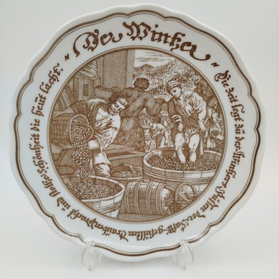 Тарелка настенная "Der Winzer" с изображением винодела (из лимитированной серии, посвященной профессиям), фарфор, печать, Hutschenreuther (Хутченройтер), Германия, 1970-1990 гг.