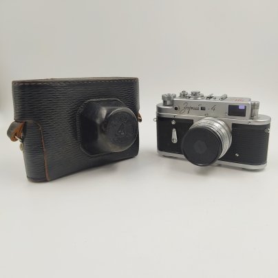 Фотоаппарат пленочный "Зоркий-4" с надписью "50 лет Советской власти", объектив "Индустар-50", в оригинальном кофре, металл, стекло, пластик, кожа, Красногорский механический завод (КМЗ), СССР, 1967 г.