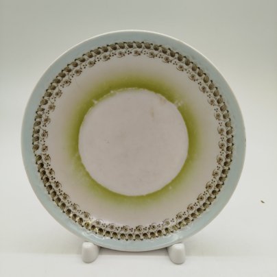 Блюдце с растительным декором на канте, фарфор, крытье, деколь, Фарфоровая фабрика Гарднера, Российская империя, 1880-1910 гг.