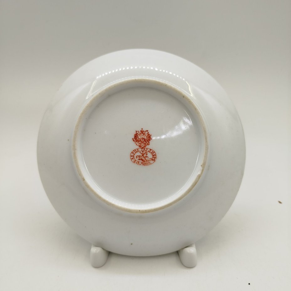 Блюдце с растительным декором на канте, фарфор, крытье, деколь, Фарфоровая фабрика Гарднера, Российская империя, 1880-1910 гг.