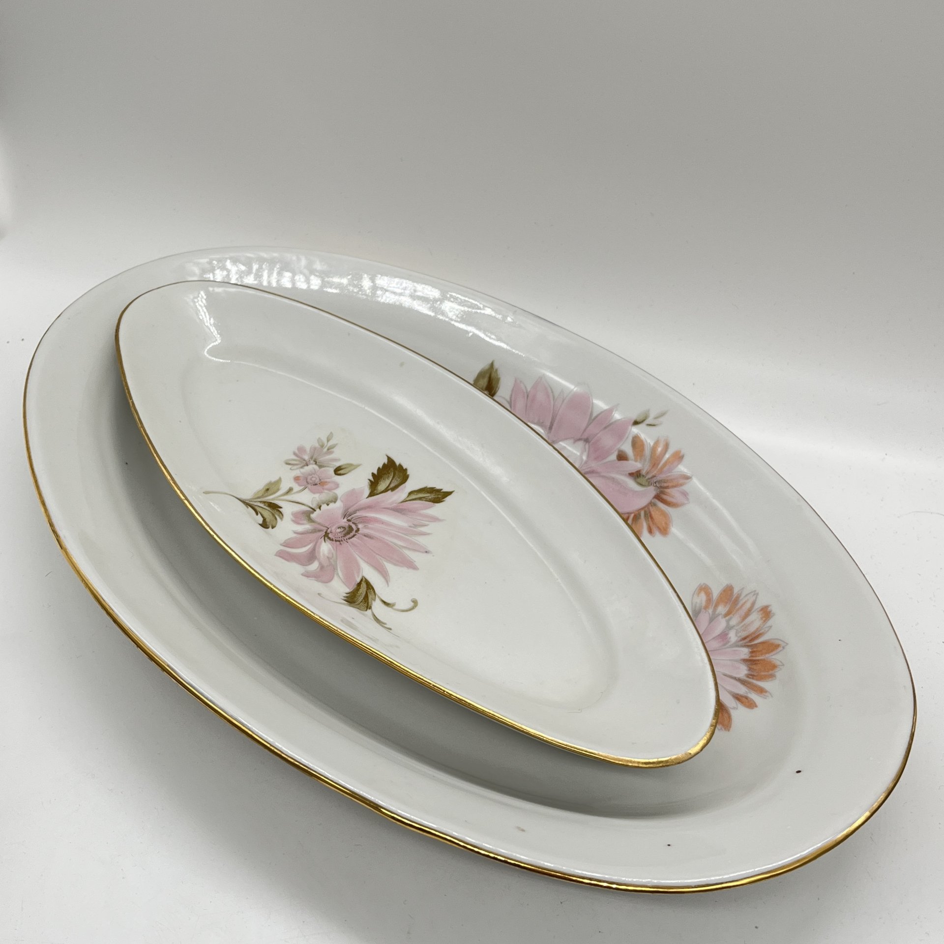 Селедочница и сервировочное блюдо с цветочным декором, фарфор, деколь, золочение, Дулевский фарфоровый завод (Дулёво), СССР, 1960-1980 гг.