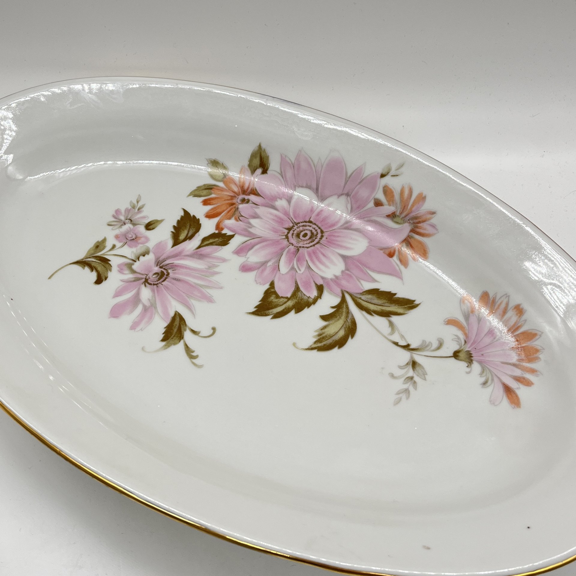 Селедочница и сервировочное блюдо с цветочным декором, фарфор, деколь, золочение, Дулевский фарфоровый завод (Дулёво), СССР, 1960-1980 гг.