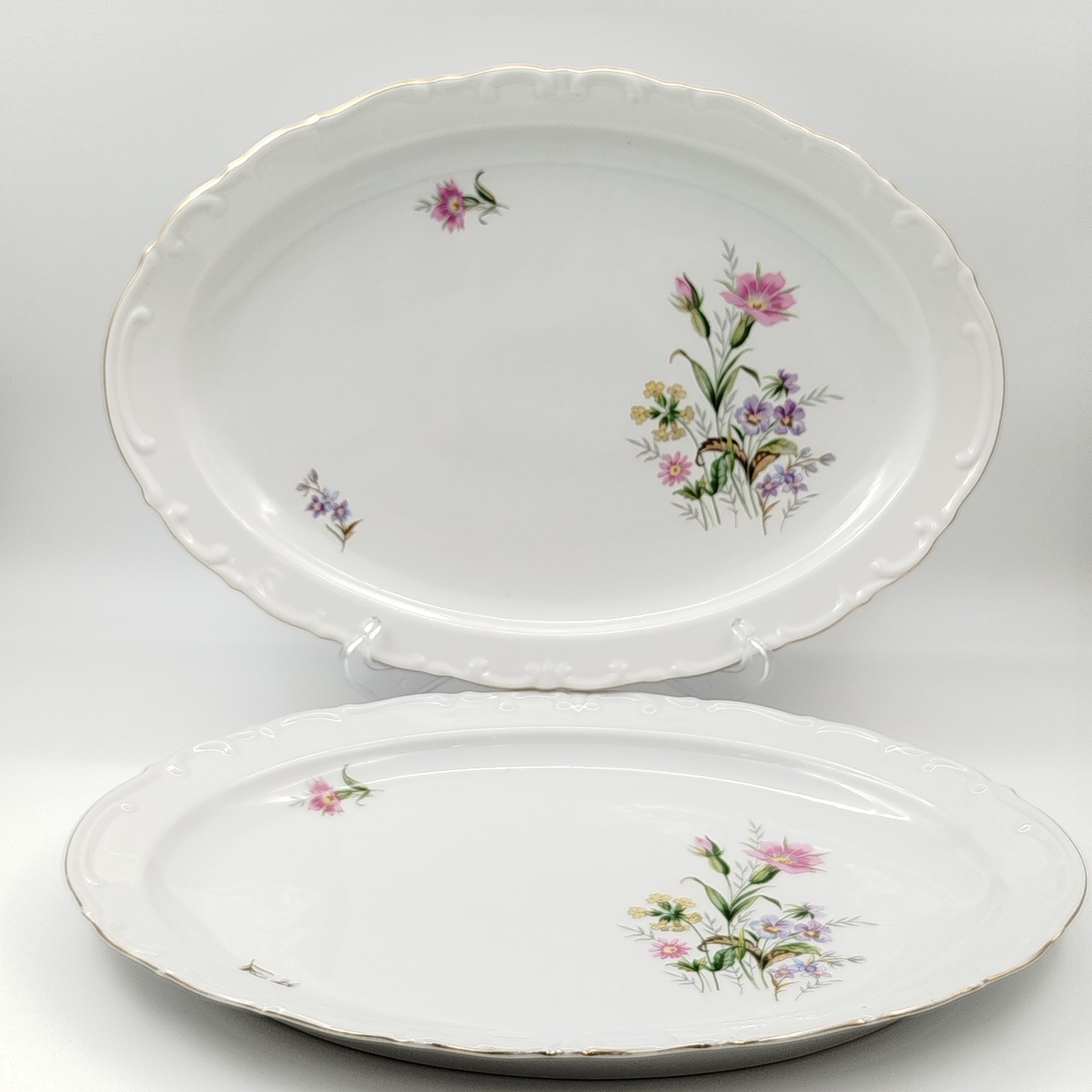 Пара больших блюд овальной формы с декором в виде полевых цветов, фарфор, деколь, золочение, Kahla, ГДР, 1960-1990 гг.