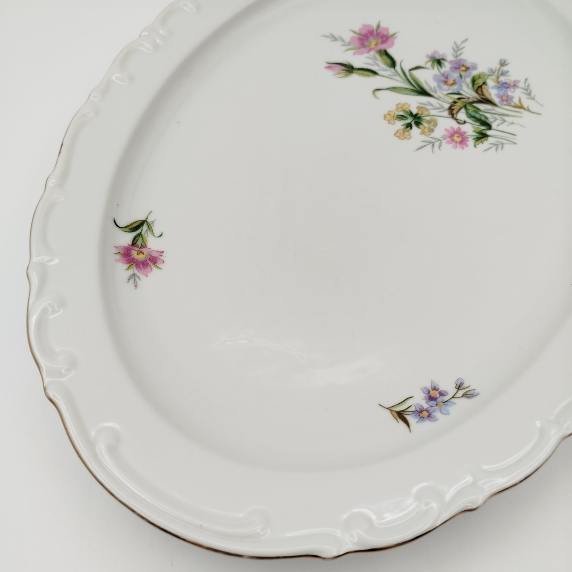 Пара больших блюд овальной формы с декором в виде полевых цветов, фарфор, деколь, золочение, Kahla, ГДР, 1960-1990 гг.