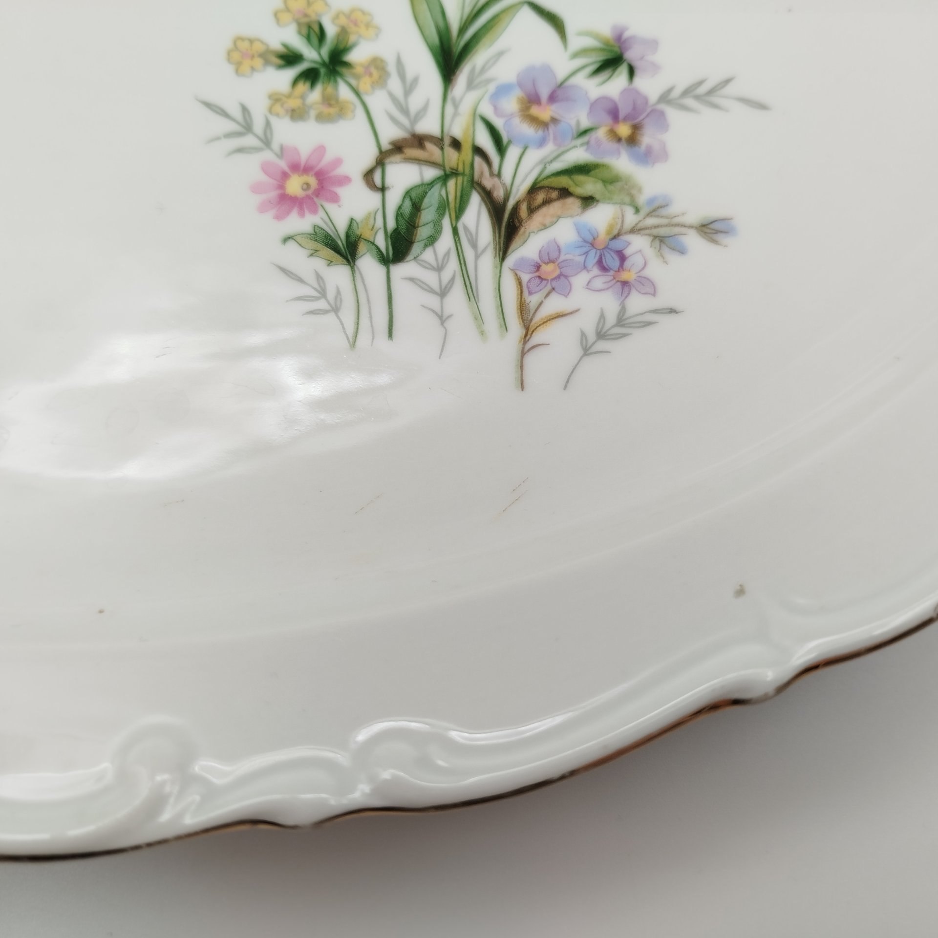 Пара больших блюд овальной формы с декором в виде полевых цветов, фарфор, деколь, золочение, Kahla, ГДР, 1960-1990 гг.