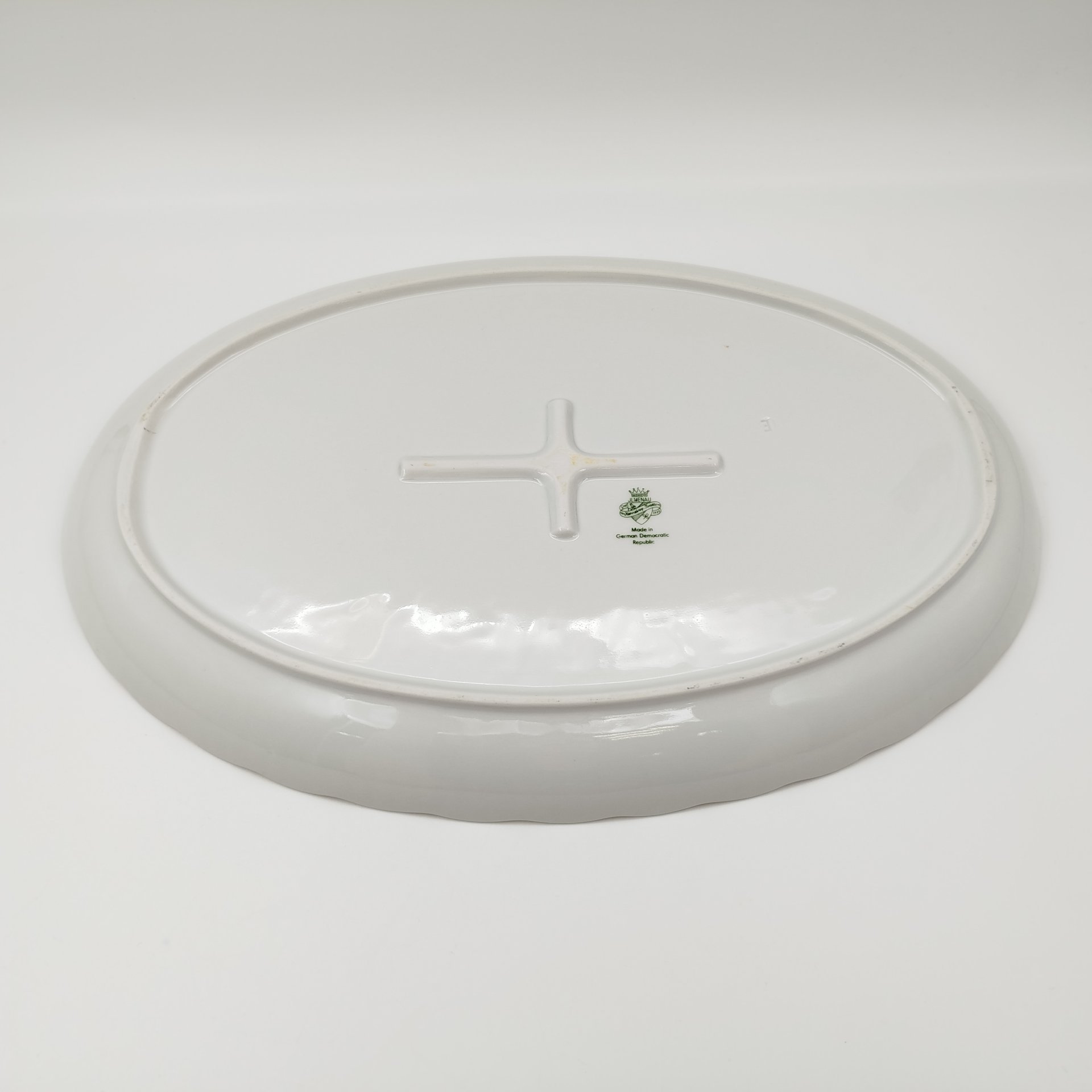 Блюдо овальное с цветочным декором в розовой гамме, фарфор, деколь, золочение, Graf Von Henneberg Porzellan, 1777 Jlmenau, ГДР, 1960-1990 гг.