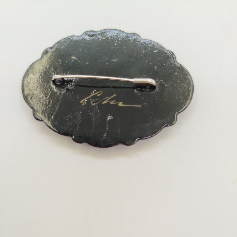 Брошь с растительным декором