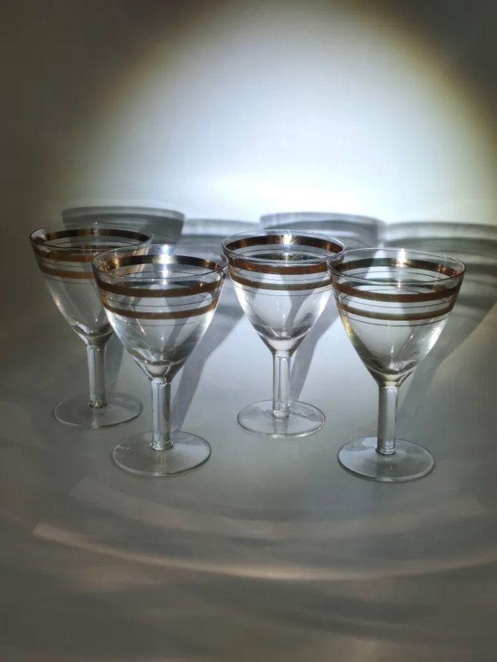 Набор из 4-х рюмок с декором в виде полос, для крепких напитков, стекло, золочение, Стеклозавод «Неман», СССР, 1980 г.