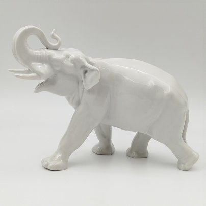 Статуэтка "Слон", скульптор Б.Я. Воробьев, фарфор, Ленинградский фарфоровый завод (ЛФЗ), СССР, 1950-1970 гг.