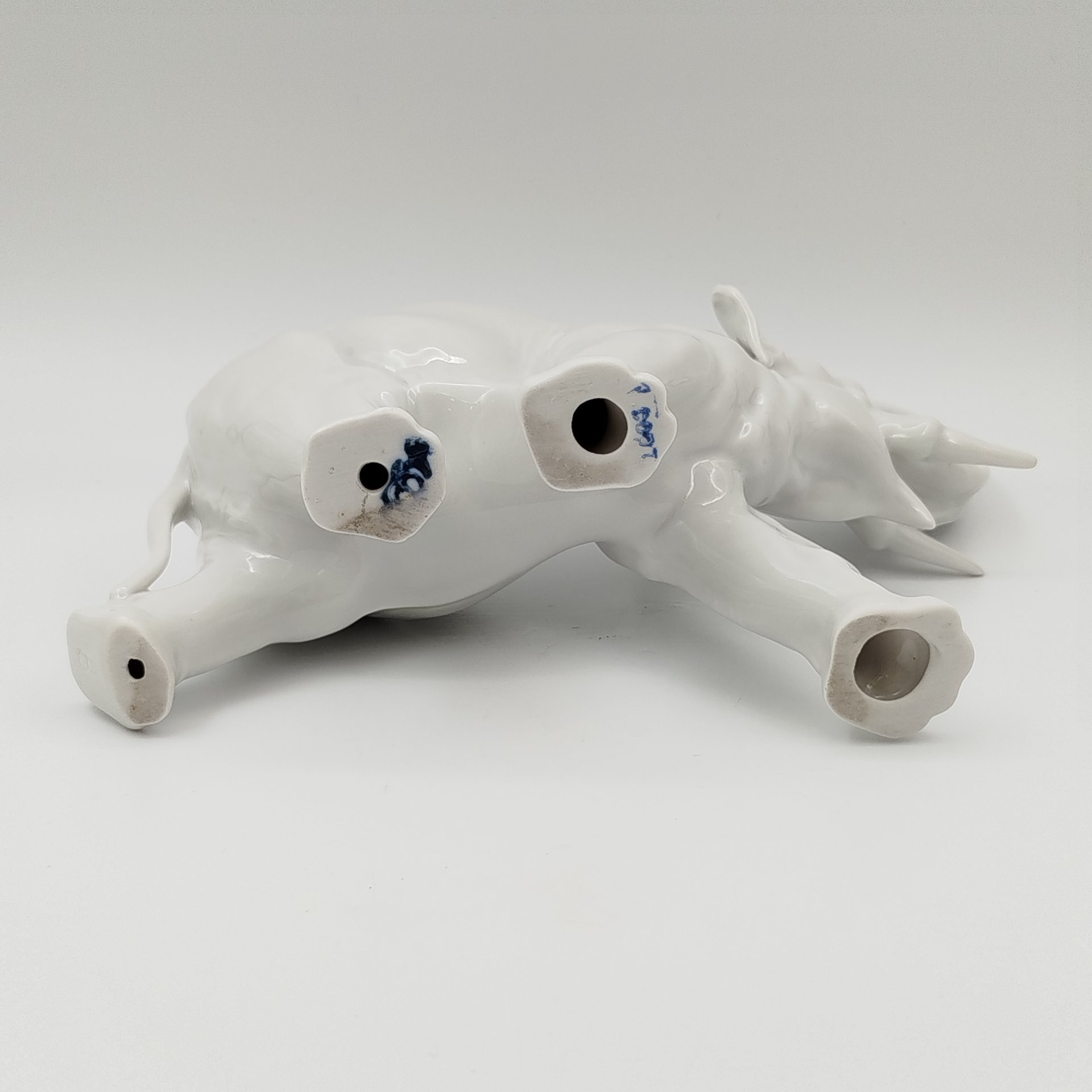 Статуэтка "Слон", скульптор Б.Я. Воробьев, фарфор, Ленинградский фарфоровый завод (ЛФЗ), СССР, 1950-1970 гг.