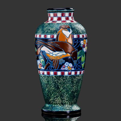 Ваза в стиле Art Deco, украшенная изображением экзотических цветов и птиц, Amphora-Werke Riessner, фаянс, эмали, Чехословакия, 1920-1930 гг.