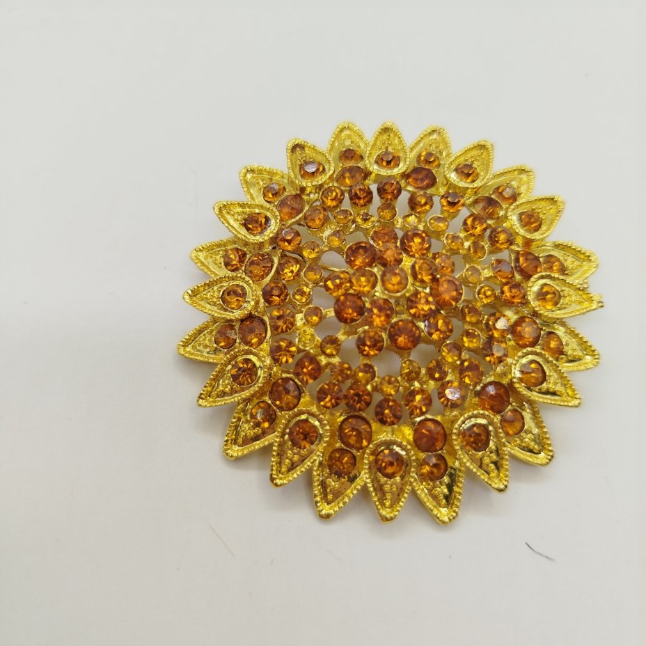 Брошь в виде цветка