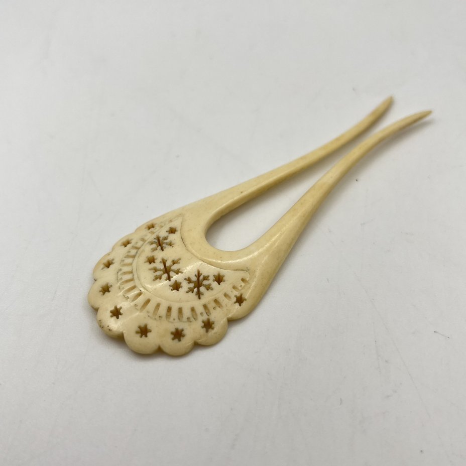 Шпилька для волос с резным орнаментом, кость, резьба, Варнавинская резная кость, Российская Федерация, 1990-2010 гг.
