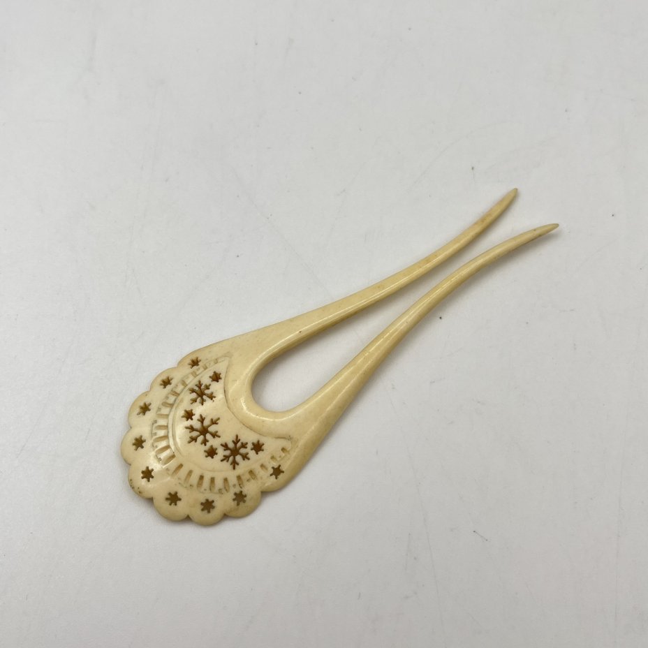 Шпилька для волос с резным орнаментом, кость, резьба, Варнавинская резная кость, Российская Федерация, 1990-2010 гг.