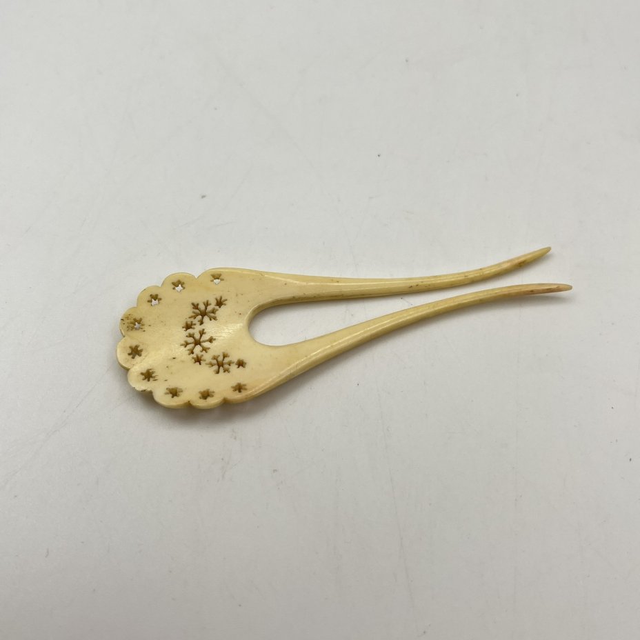 Шпилька для волос с резным орнаментом, кость, резьба, Варнавинская резная кость, Российская Федерация, 1990-2010 гг.