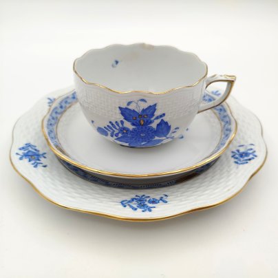 Трио чайное, выполненное в фирменном дизайне "Chinese Bouquet" ("Apponyi Blue"), фарфор, роспись, золочение, Herend (Херенд)