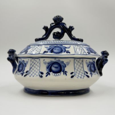 Сахарница (ёмкость для хранения) овальной формы с цветочным декором, фарфор, роспись, Объединение «Гжель», СССР, 1991-2010 гг.