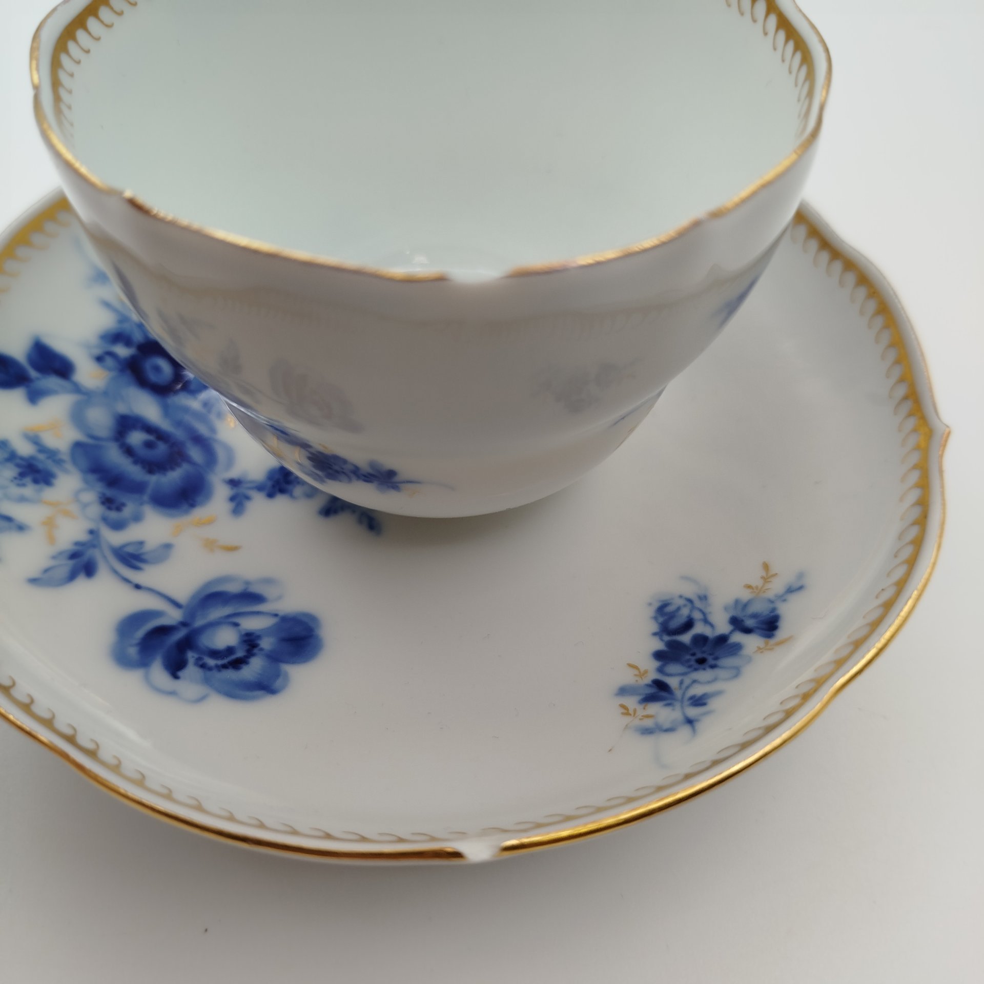 Трио чайное с декором в виде синих цветов, фарфор, роспись, золочение, Meissen (Мейсенский фарфор), Германия, 1950-1980 гг.